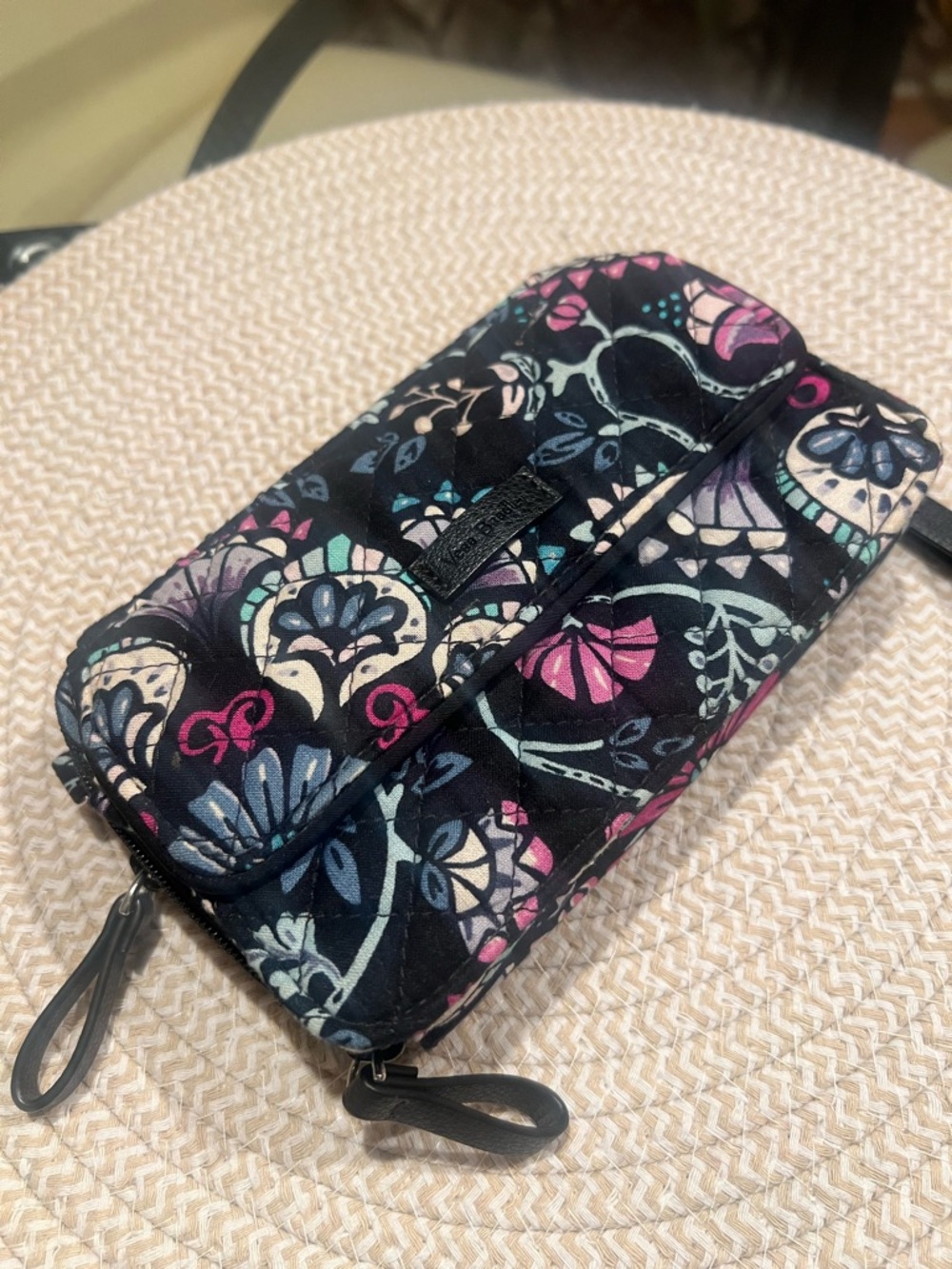 Vera Bradley Black Floral Quilted Crossbody Wristlet - Versatile Everyday Bag - Picture 4 of 9
